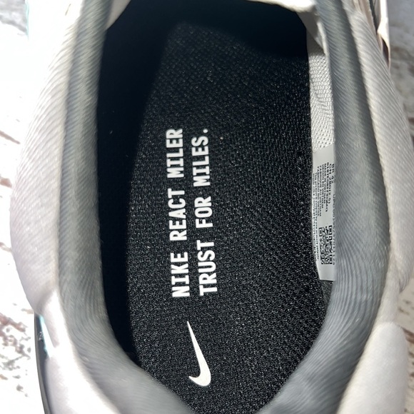 Nike Men’s React Miller 2 Platinum Tint/Dynamic Turquoise-White Size 10 - Picture 11 of 11